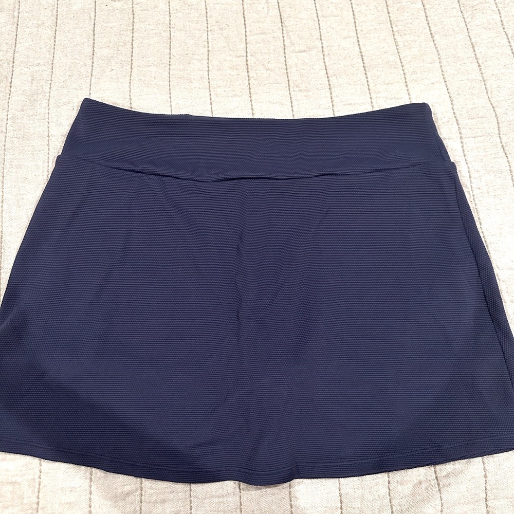 Tommy Bahama Navy swim skirt skort large. Worn 1 time. Excellent condition